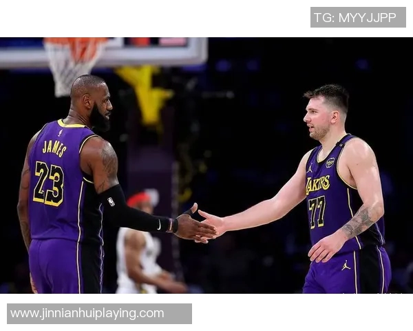 艾顿谈东契奇承受的压力每天面对两三人包夹的挑战与坚持