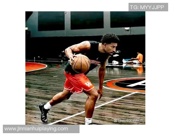 格莱姆斯场均219分信心满满教练鼓励我在新赛季大胆投篮