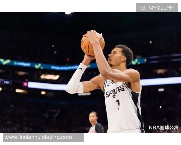 卡斯尔表现不佳失误频繁12投仅5中贡献16分5篮板6助攻1抢断1盖帽