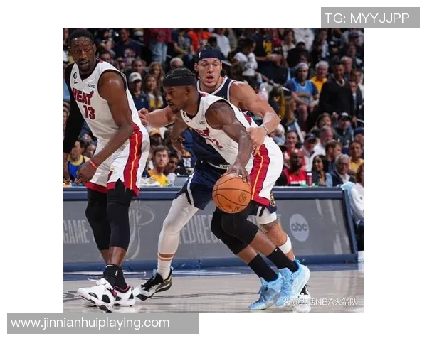 阿德巴约称小米切尔提升球队进攻效率明确自身角色定位