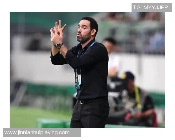 老友重聚亚泰主帅苏亚雷斯与国安队工作人员深情相拥展现友谊之情