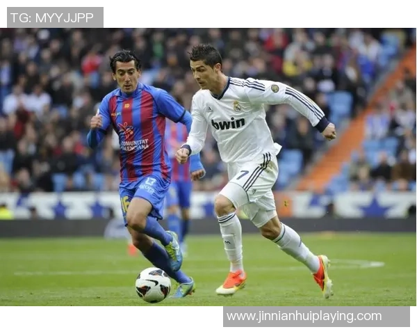 皇马与19岁右边锋马内克斯雷佐拉达成三年签约协议